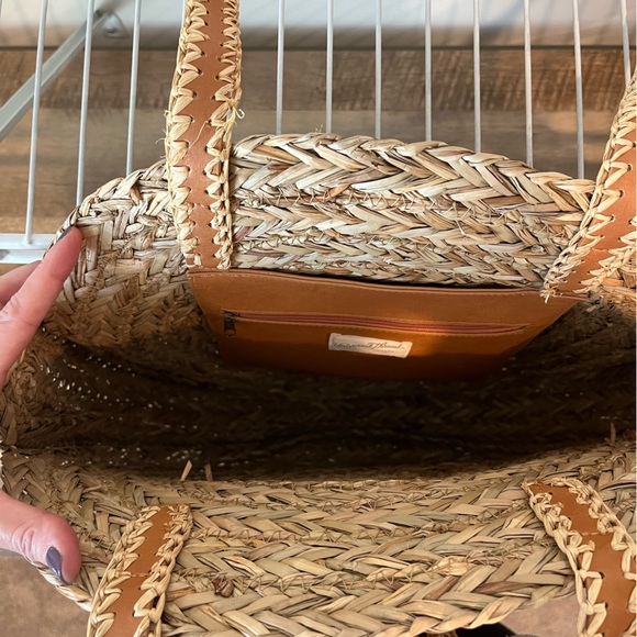 PRICE DROP! ✨ Straw tote bag - Picture 2 of 3